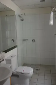YTI Garden Hotel - Bathroom