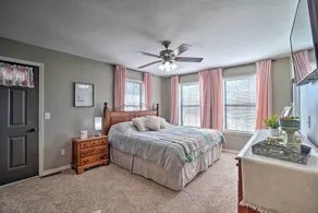 Spacious Omaha House w/ Deck & Mountain Views! - Værelse