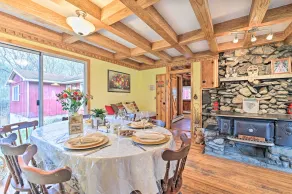 Old Time Catskill Mtn Retreat, Handcrafted Cabin! - Innenbereich