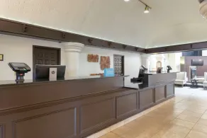 Embassy Suites by Hilton Tulsa I-44 - Reception