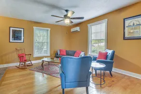 Farmhouse on 1 Acre Near Historic Dtwn Danville - Interiør