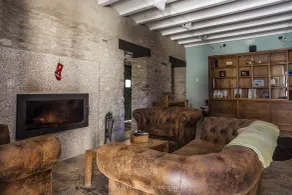 Hosteria Toloriu 1848 - Lobby sitting area