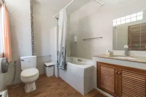 Augusta - Bathroom