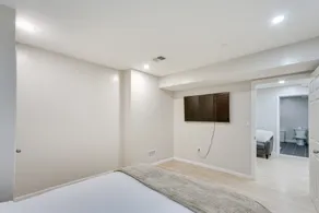 Modern Newark Vacation Rental ~ 3 Mi to Airport! - Værelse