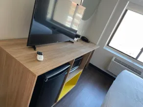 Days Inn & Suites by Wyndham Jamaica JFK Airport - Room