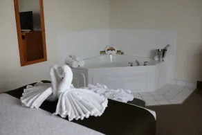 Continental Inn & Suites - Room