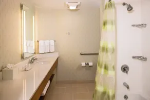 SpringHill Suites by Marriott New York LaGuardia Airport - Bathroom
