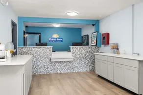 Days-Inn by Wyndham Albuquerque I-25 - Lobby