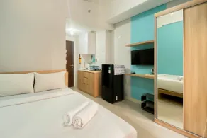 Minimalist Studio Apartment at Transpark Juanda Bekasi Timur By Travelio - Værelse