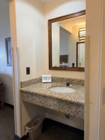 Lodge at Lake Guntersville State Park - Bathroom