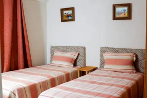 Breezy Apts - Room