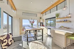 Luxe, Modern Studio w/ Sweeping City Views! - Interiør