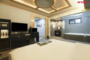 Tiffany Self Check-in Hotel - Camera