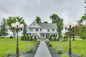 Fire Pits, Views & Yard: Luxe Mt Horeb Getaway! - Interiör