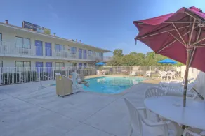 Motel 6 San Antonio, Tx Six Flags Fiesta TX - La Cantera Area - Piscina