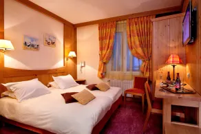 Logis Hôtel de la Tour - Room