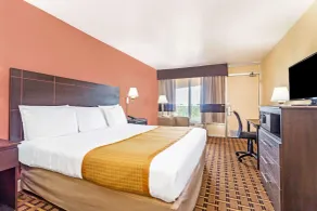 Days Inn by Wyndham Fort Lauderdale-Oakland Park Airport N - View from room