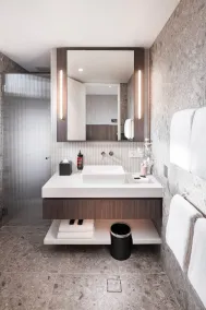 Majestic M Suites - Bathroom