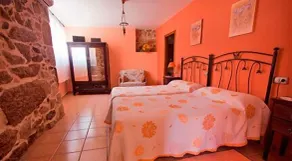 Casa vacacional con barbacoa y jardín | Vistas a la montaña - Habitación