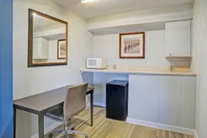 Super 7 Inn By OYO San Antonio NW Medical Center - Room