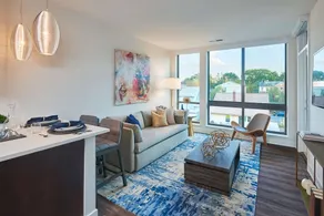 Global Luxury Suites Clarendon Metro - Living area