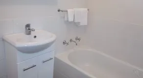 Millicent Motel - Bathroom