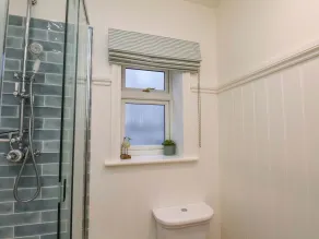 Roding Cottage - Bathroom