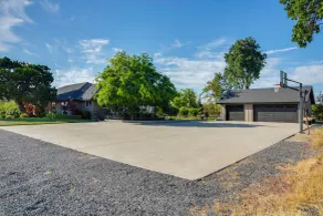 8 Mi to Downtown Modesto! Poolside Escape - Innvendig