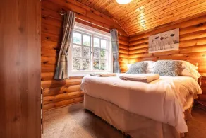 Brenin 3 Bedroom rural wood Lodge - Chambre