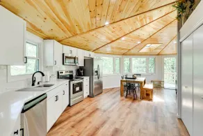 Private Deck & Grill: Pocono Pines Retreat! - Innenbereich