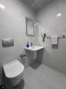 Ens Hotel - Bathroom