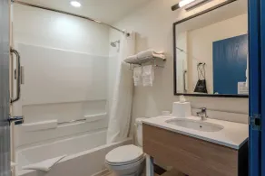 Spark by Hilton Sterling Dulles Airport - Salle de bain