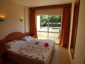 Tuntas Family Suites Kusadasi - Room