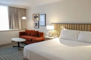 Crowne Plaza Louisville Airport Expo Ctr by IHG - Room