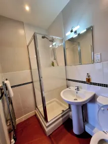 The Plough Inn - Bathroom