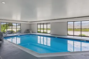 Spark by Hilton Oak Forest - Piscine
