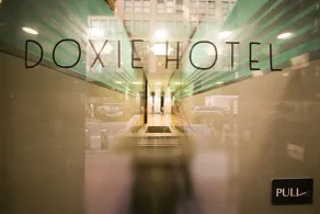 Doxie Hotel - Inngangsparti