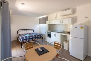 Paringa Caravan Park - Room