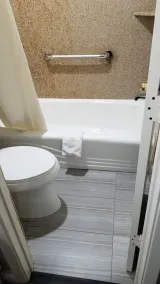 Prestige Inn - Bathroom