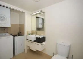 Ramada by Wyndham Hervey Bay - Bathroom
