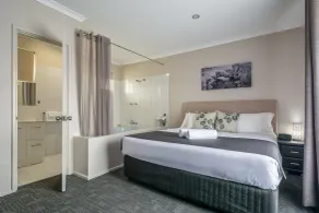 Mandala Ace Albany Hotel - Room