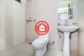 OYO 2722 Hotel Prince - Bathroom