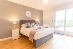 Modern Comfortable 2 & 3 Bed Apartments, Free Parking, Wifi, Headington, Close to Hospitals, Science Park & Brookes University - Habitación