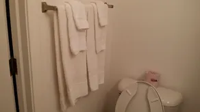Ramada by Wyndham Williston - Bathroom