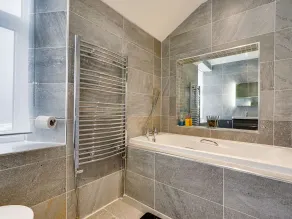 Two Lake View - Bathroom