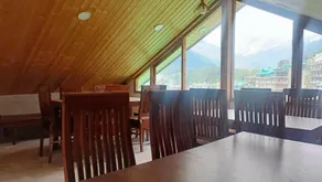 New Himank Homestay - Restaurant
