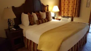 Los Arboles Hotel - Room