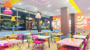 Yellow Bee Resort Cililitan - Restaurant
