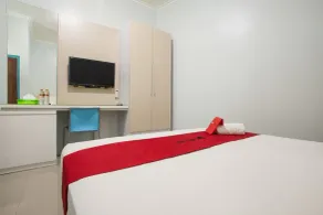 RedDoorz Syariah at Kartohardjo Madiun - Room