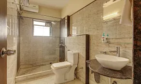 Treebo Sreemaa Newtown Near Biswa Bangla Gate - Bathroom